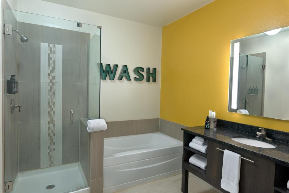Oxford Suites Bellingham Image 10